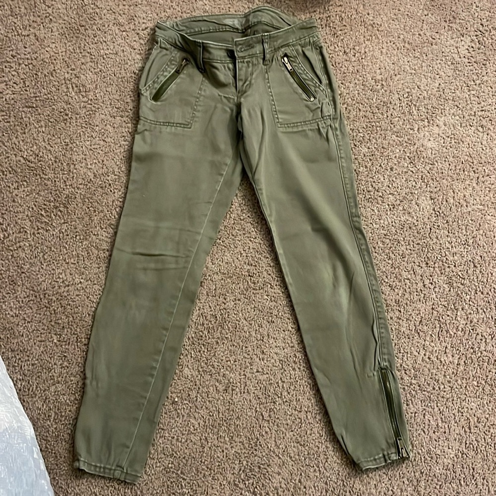 Skinny jeans dark green, to the ankle, has zipper at ankles